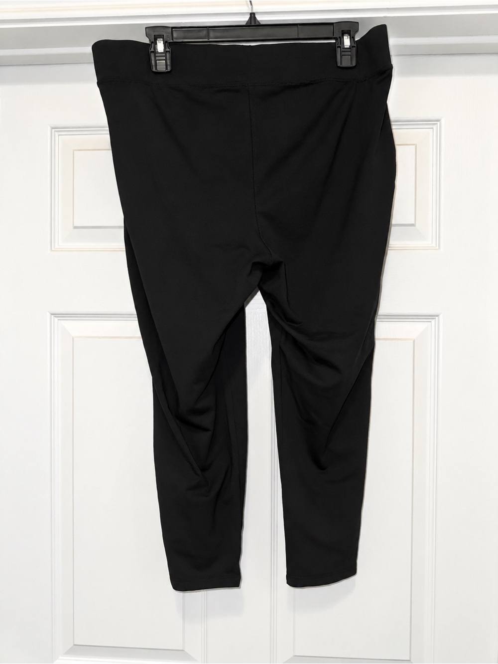 Women’s Torrid Classic Black Leggings with Pockets - Picture 2 of 3